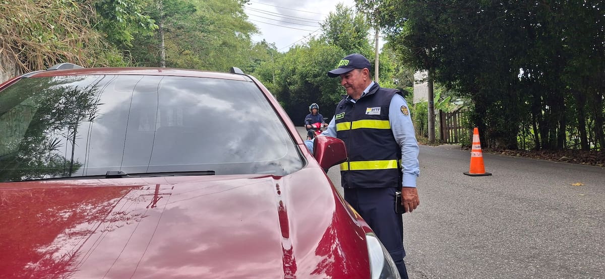 Señor conductor: Usted debe respetar la medida