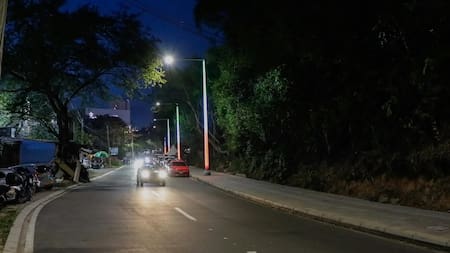 Con 500 metros de vía y 21 luminarias LED, Piedecuesta renovó un tramo de la vía antigua