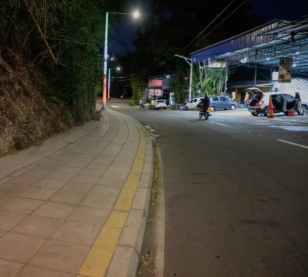 La Alcaldía entregó 500 metros lineales de vía pavimentada y un nuevo andén en la entrada principal del municipio.