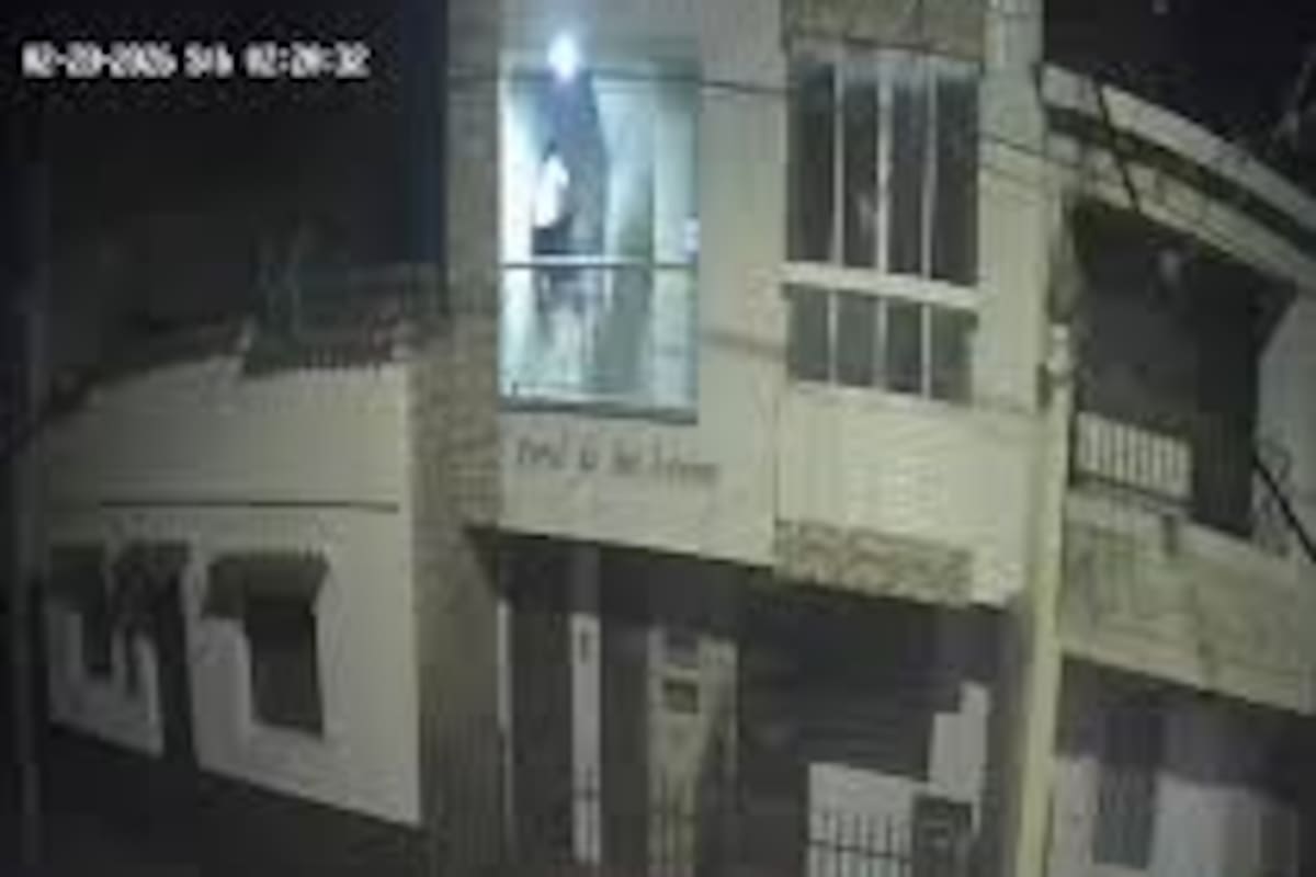 Imagen captada por una cámara de seguridad del Portal de San Antonio.