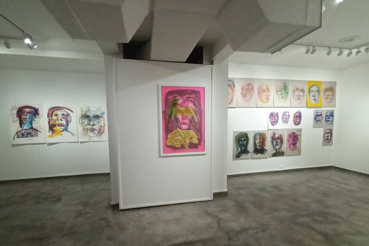 Pintura en vivo y rostros en tensión: Esteban Mantilla inaugura “Retratos” en el Colombo Americano. Foto suministrada Centro Colombo Americano/VANGUARDIA