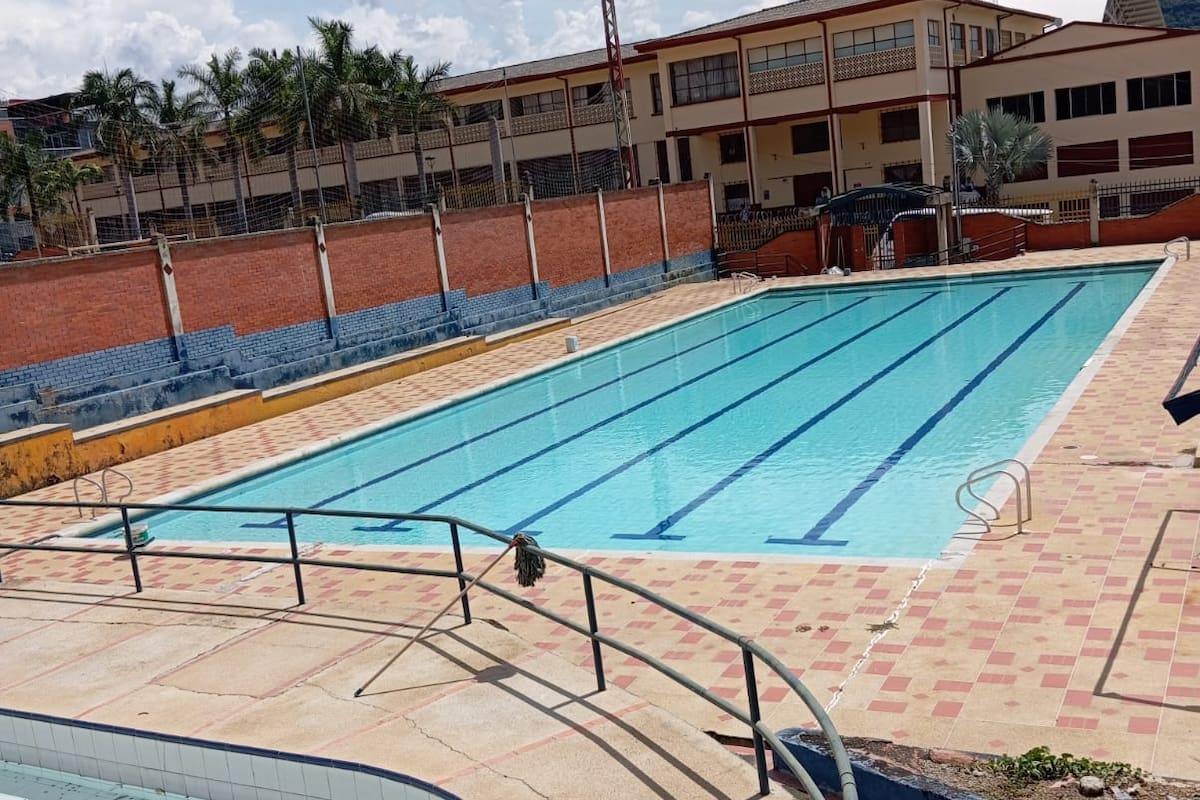 La piscina lleva fuera de funcionamiento más de 3 años.
