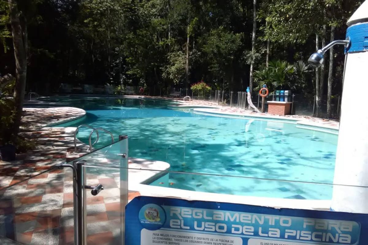 Esta es la apariencia actual de la piscina del ícono natural de la ‘Perla del Fonce’, que para ser reabierta al público aún se esperan resultados de un estudio de la infraestructura de la misma. (Foto: Víctor Ardila / VANGUARDIA LIBERAL)