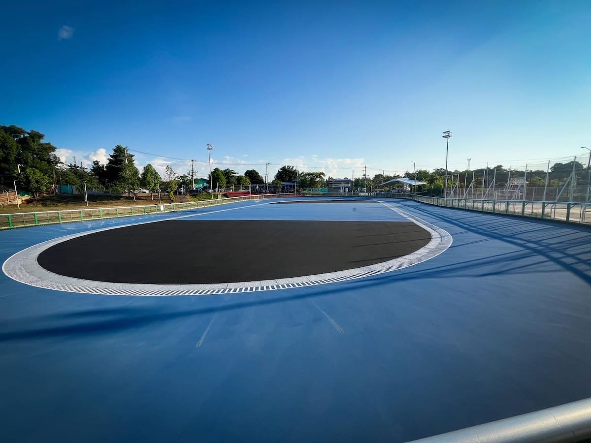 Según denuncias de la comunidad, la pista de patinaje del corregimiento El Centro presenta fallas en varios de sus reflectores, lo que afecta los entrenamientos que se realizan durante la noche.
Suministrada/Vanguardia