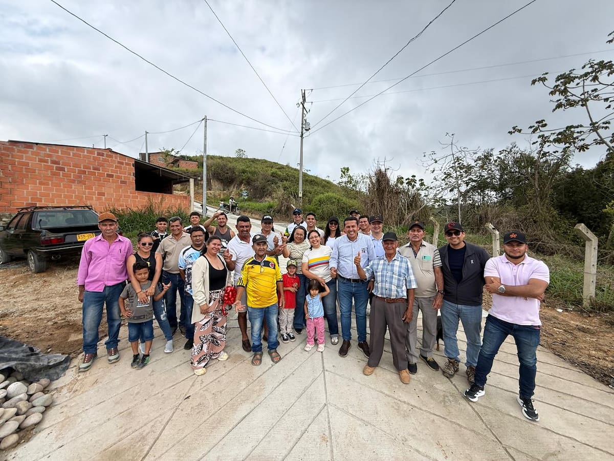 Comunidad, Alcaldía de Lebrija y Sena se unieron para mejorar vías en Manchadores.