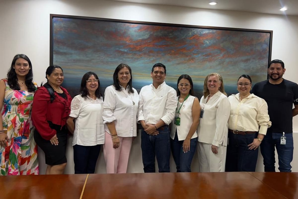 Érika Fajardo, jefe del Departamento de Desarrollo Social y Empresarial de Comfenalco Santander; Ivon Betancourd, Secretaría de Educación de Bucaramanga; Elga Rincón, Secretaría de Educación de Piedecuesta; Carmen Quintero, subdirectora de Educación y Cultura de Comfenalco Santander; Diego Jaimes, secretario de Educación de Floridablanca; Lina Gómez, Secretaría de Educación de Piedecuesta; María López, Secretaría de Educación de Santander; Alejandra Galvis, coordinadora de Programas Especiales de Comfenalco Santander y Juan Carlos Romero, Secretaría de Educación de Floridablanca. Suministrada / VANGUARDIA