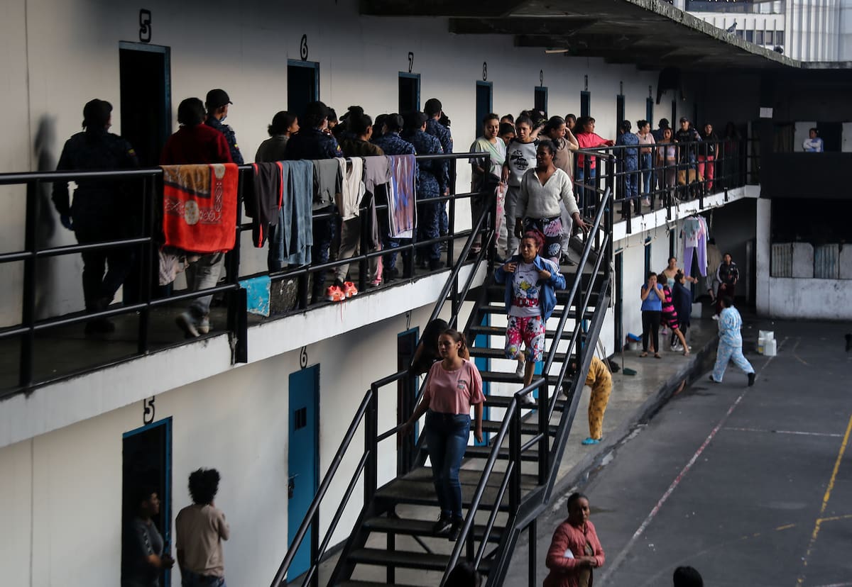 Bogotá. Marzo 5 de 2026.En la Cárcel El Buen Pastor, el Instituto Nacional Penitenciario y Carcelario (INPEC) realizó requisas en varios pabellones como parte del Plan Democracia, un operativo nacional para prevenir extorsiones y actos de corrupción previo a las elecciones del domingo. (Colprensa - Catalina Olaya).
