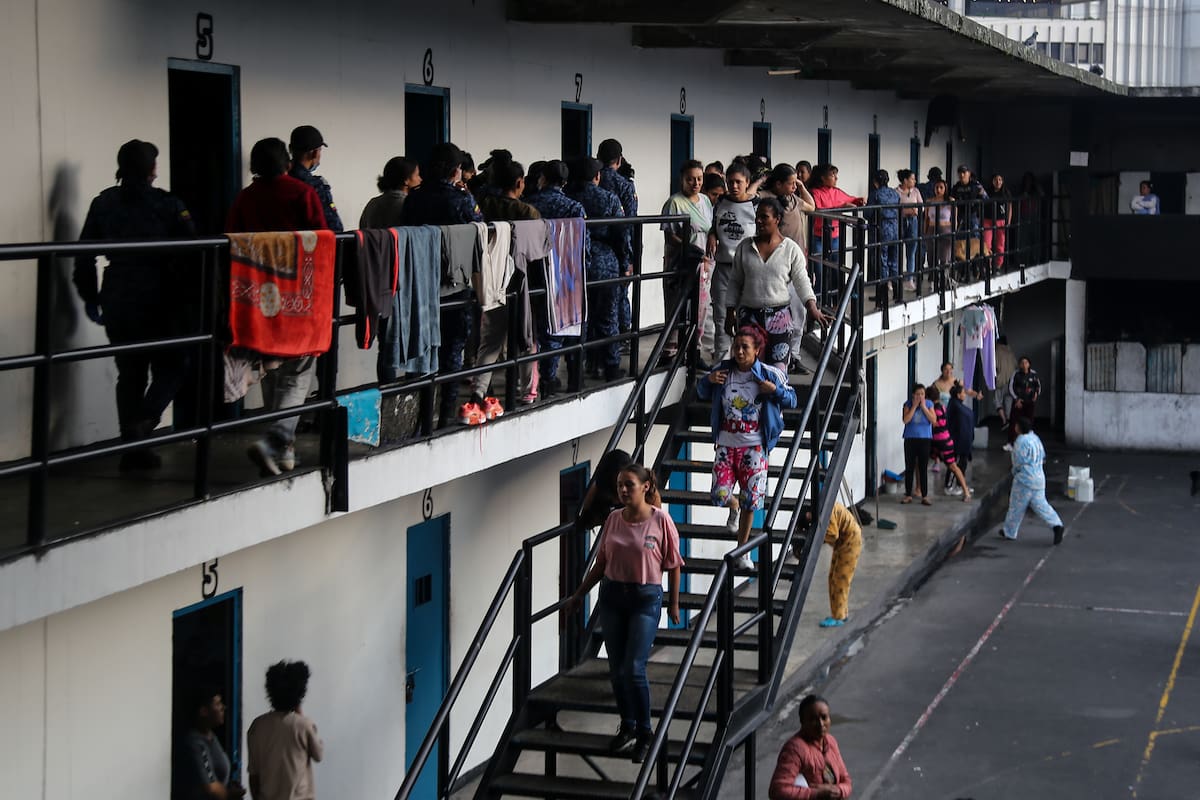 Bogotá. Marzo 5 de 2026.En la Cárcel El Buen Pastor, el Instituto Nacional Penitenciario y Carcelario (INPEC) realizó requisas en varios pabellones como parte del Plan Democracia, un operativo nacional para prevenir extorsiones y actos de corrupción previo a las elecciones del domingo. (Colprensa - Catalina Olaya).