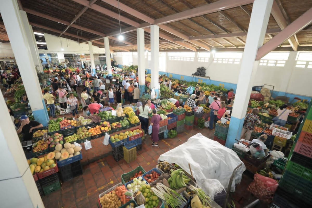 La plaza de mercado de San Gil es administrada desde finales de 2025 por la cooperativa Comsercoop, conformada por los usuarios comerciales del establecimiento.