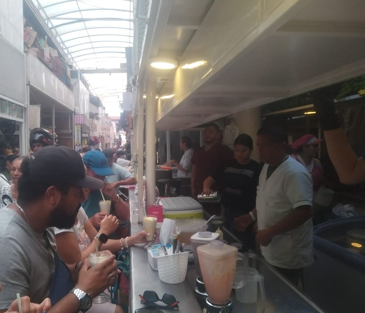 Los batidos y jugos son unos de los principales atractivos del centro de abastos de San Gil.