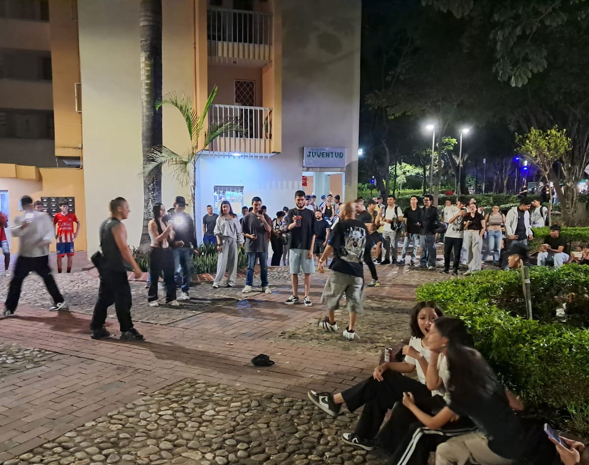 La fiebre por ‘farmear aura’ llega a Plaza Mayor y despierta críticas de vecinos. (Foto suministrada / VANGUARDIA)