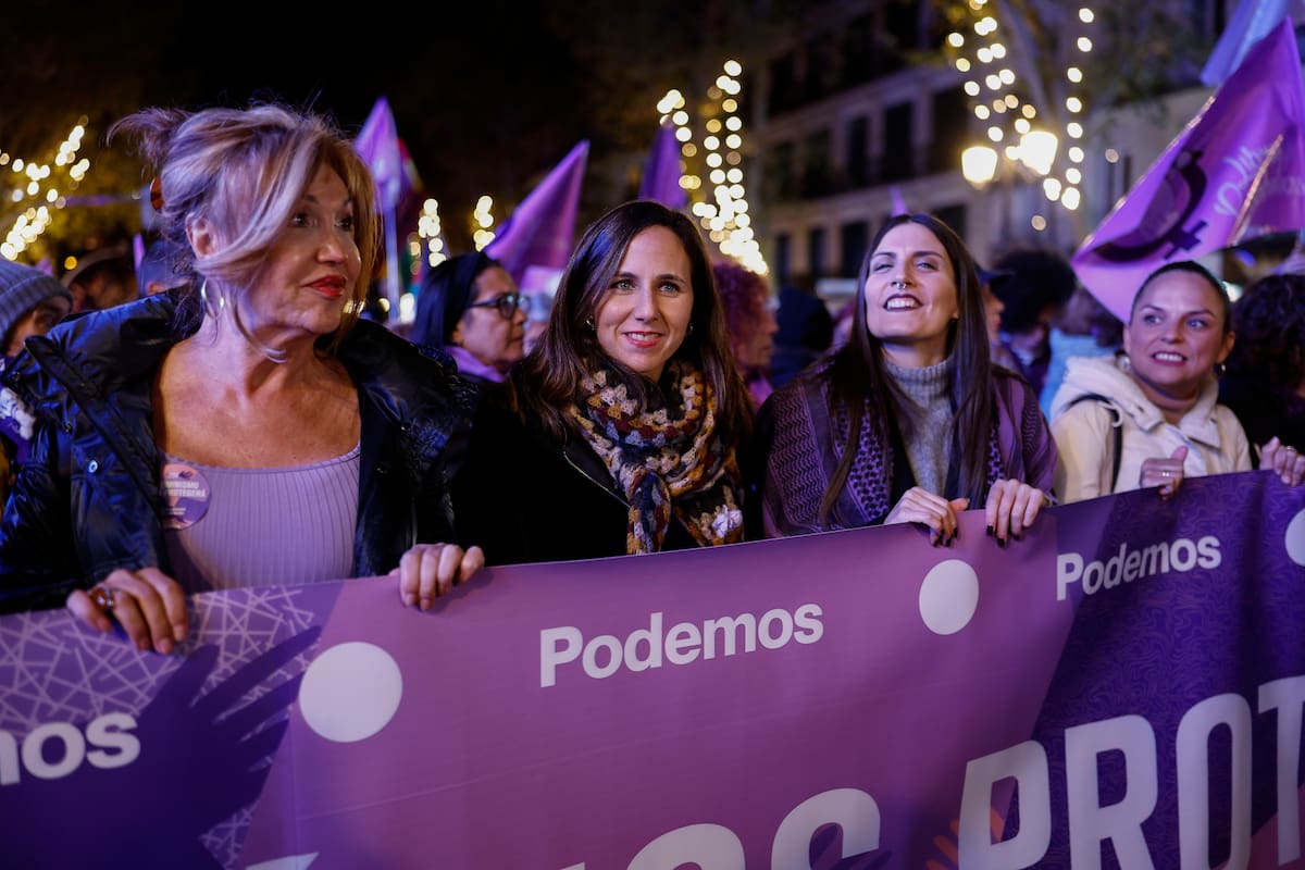 La secretaria general de Podemos, Ione Belarra (c), participa en manifestaciones en apoyo a la población migrante. EFE/Rodrigo Jiménez