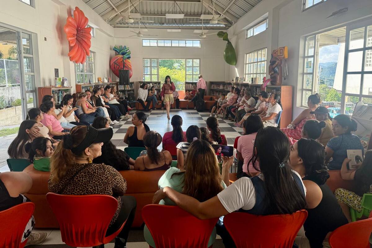 Poesía, serenata y memoria escénica: así conmemoró Campo Madrid el Día de la Mujer en el norte de Bucaramanga. Foto suministrada/VANGUARDIA