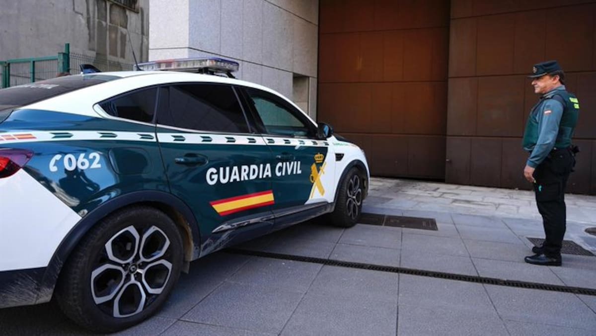 Condenados a tres años de cárcel los padres de la 'casa de los horrores' de Oviedo por aislar a sus hijos en un chalé en España.