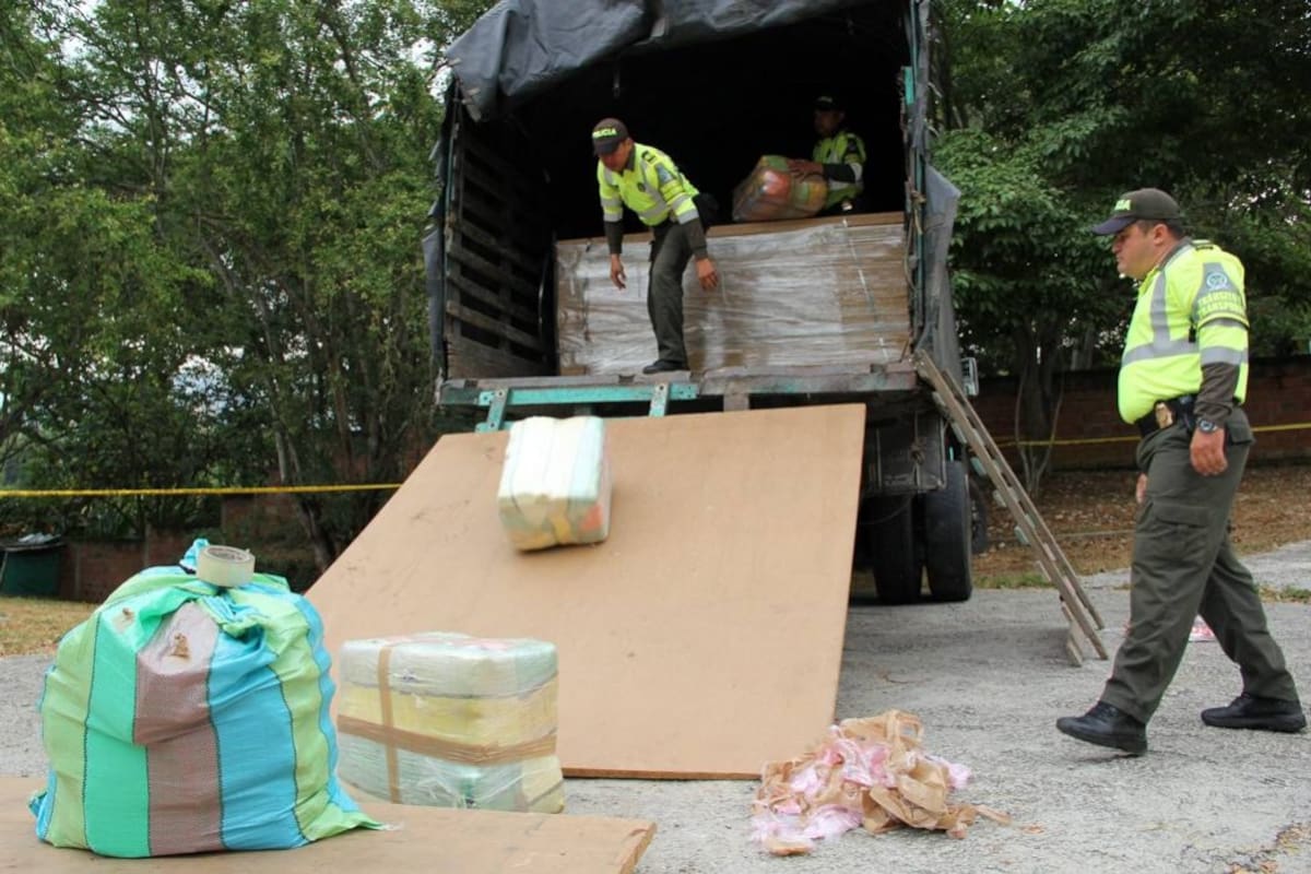 La droga iba camuflada en medio de un cargamento de madera. (Foto: Suministrada /VANGUARDIA LIBERAL )