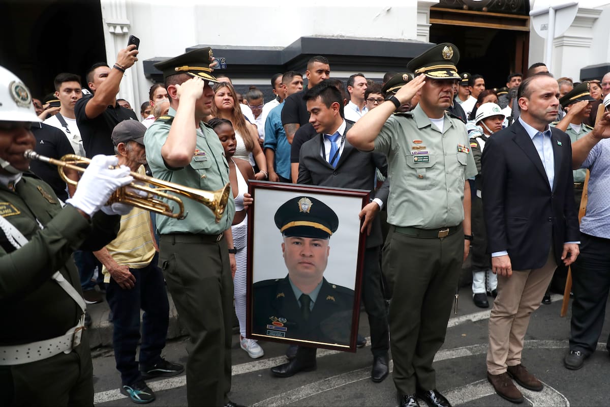 Funeral del subintendente Jorge Leonardo Gómez este viernes, en Cali.
Foto: EFE/Ernesto Guzmán