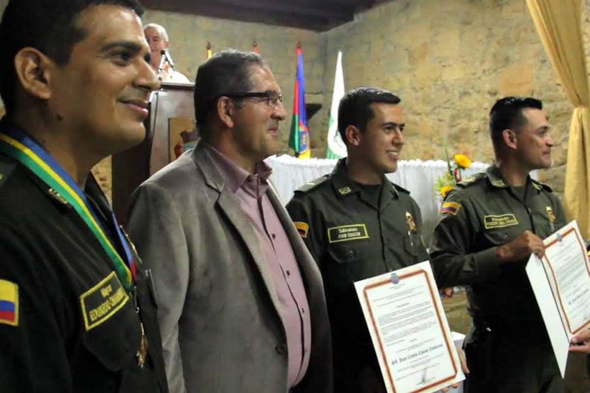 Con una eucaristía celebrada en la Iglesia Santa Bárbara, se realizó el acto de reconocimiento del trabajo de la Policía. (Foto: Suministrada/VANGUARDIA LIBERAL)