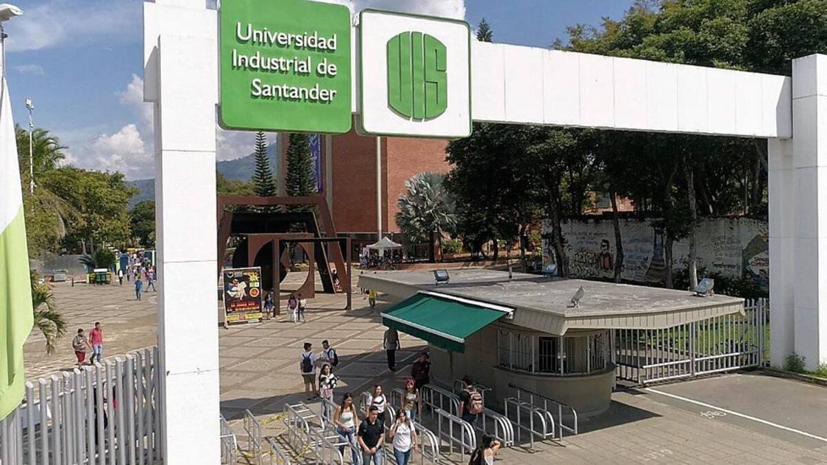 El Gobernador de Santander ha buscado apoyo en la academia, para cumplir su proyecto.