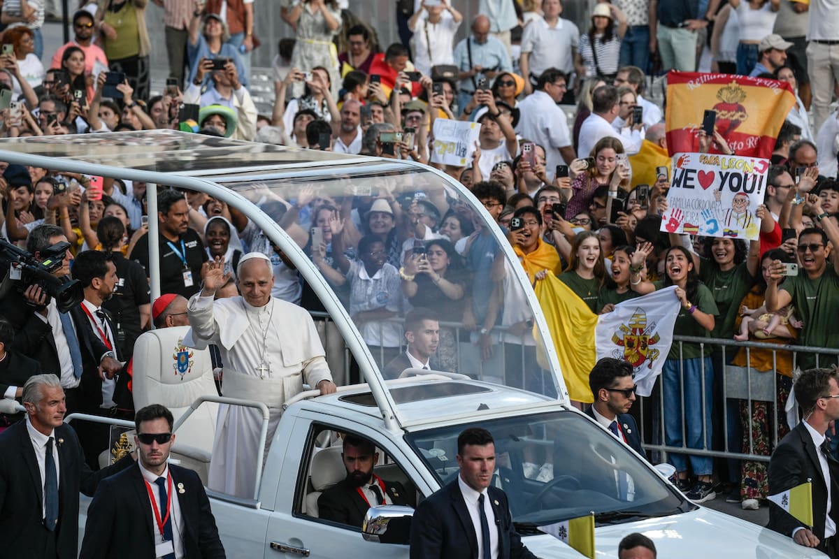 Barcelona (Spain), 09/06/2026.- Pope Leo XIV arrives at a prayer vigil at the Lluis Companys Olympic Stadium in Barcelona, Spain, 09 June 2026. Pope Leo XIV is visiting Spain from 06 to 12 June 2026, with stops in Madrid, Barcelona and the Canary Islands. (Papa, España) EFE/EPA/CIRO FUSCO