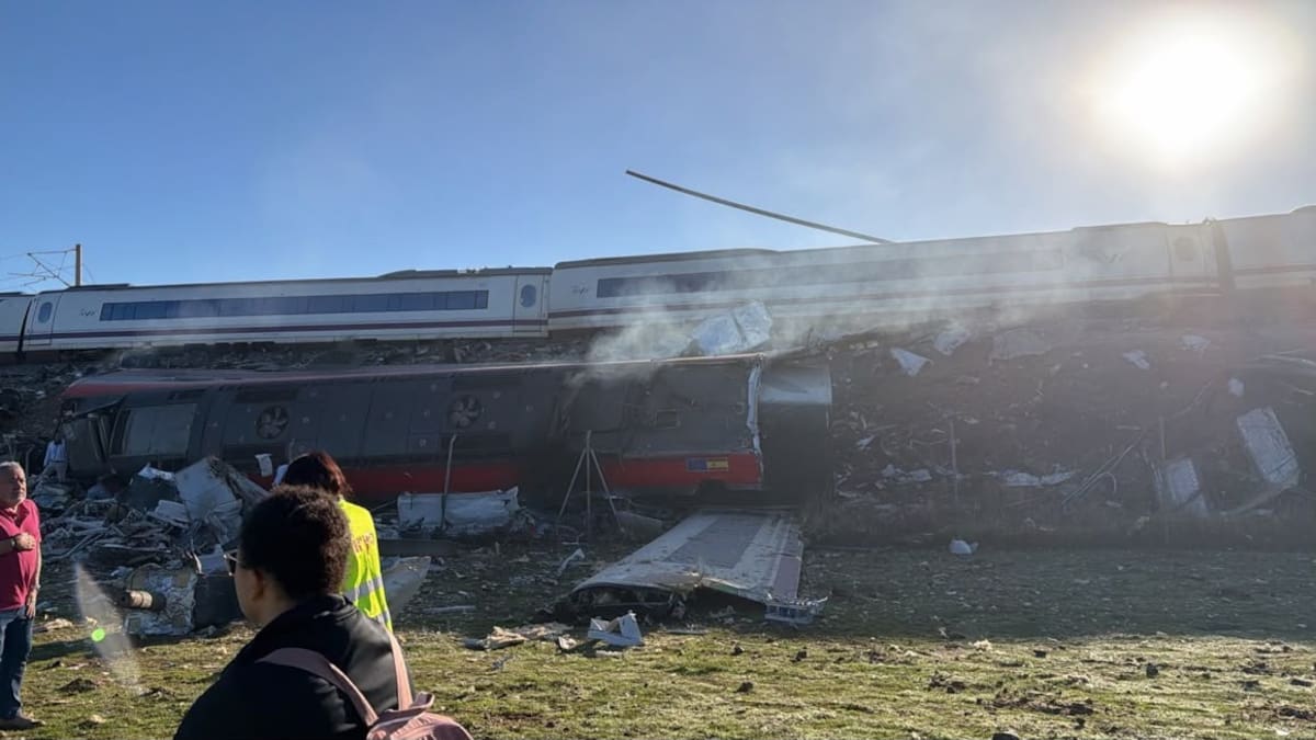 El choque entre un tren AVE de Renfe y un convoy de Iryo ocurrió en las inmediaciones de Urda, en la provincia española de Toledo. Fotos tomadas de: X .