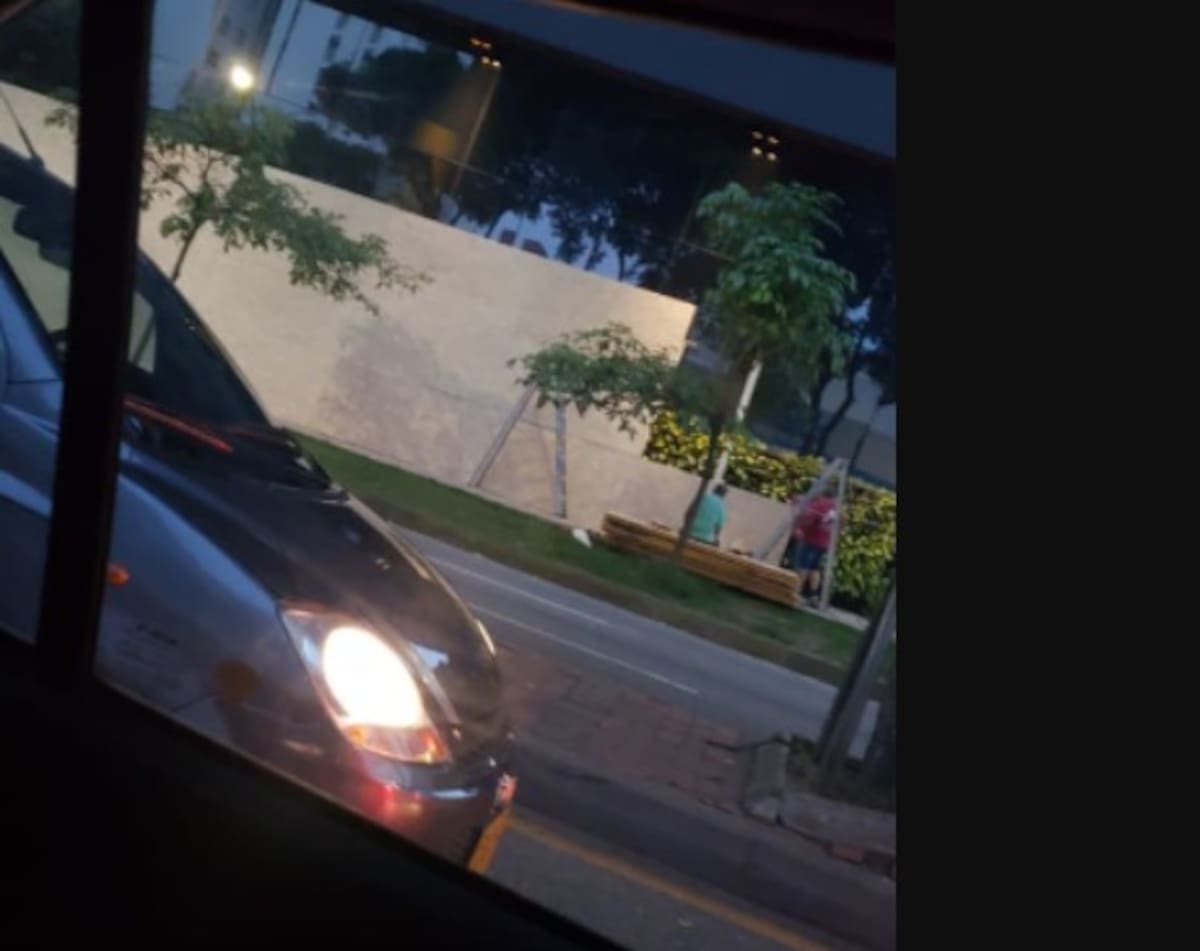 ¿Por qué varios negocios en Bucaramanga cubrieron sus fachadas con madera este domingo electoral?