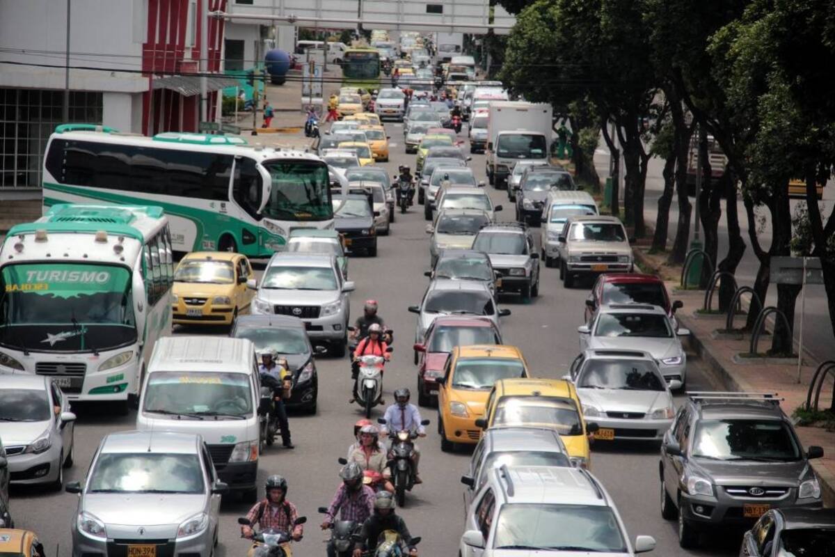 El tráfico vehicular durante los sábados se ha vuelto más complejo, especialmente por el desarrollo de varias obras viales como el Intercambiador del Mesón de los Búcaros y el ‘Tercer Carril’. (Foto: Archivo / VANGUARDIA LIBERAL)