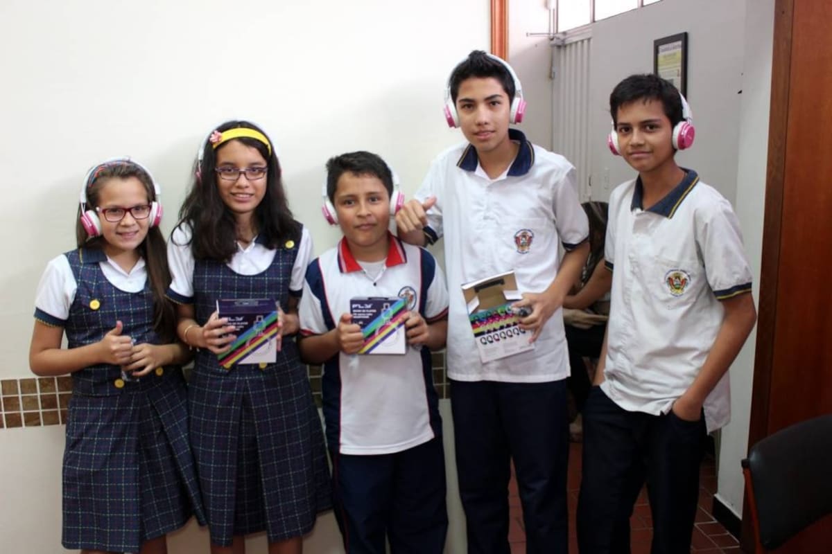 Los incentivos entregados por el MEN son para los estudiantes del Instituto Gabriela Mistral que están participando en la competencia de Supérate con el Saber. (Foto: Suministrada / VANGUARDIA LIBERAL)