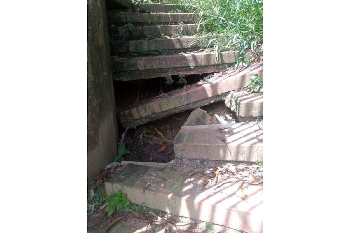 El año pasado ya un residente del sector sufrió un accidente al utilizar esta gradería. (Foto: Suministrada / VANGUARDIA LIBERAL)