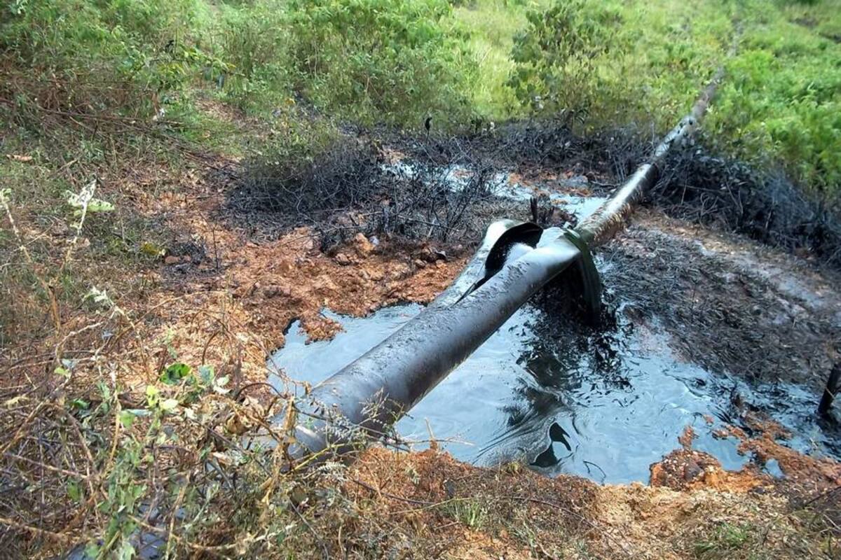 El atentado sería del Eln y se registra un día después de que el Gobierno y la comunidad U’wa llegaran a un acuerdo para permitir reparar el otro tramo del oleoducto destruido el 25 de marzo. (Foto: Colprensa / VANGUARDIA LIBERAL)