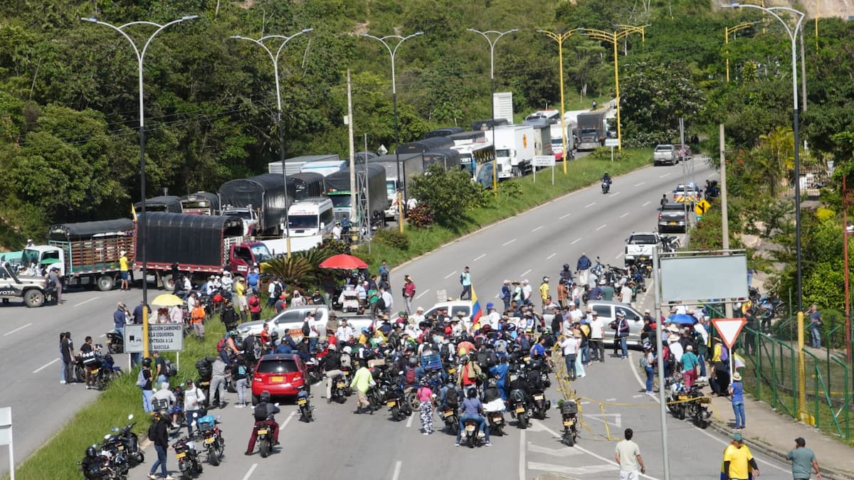 La protesta contra el Catastro Multipropósito tomó las vías de Santander este jueves 9 de abril de 2026.