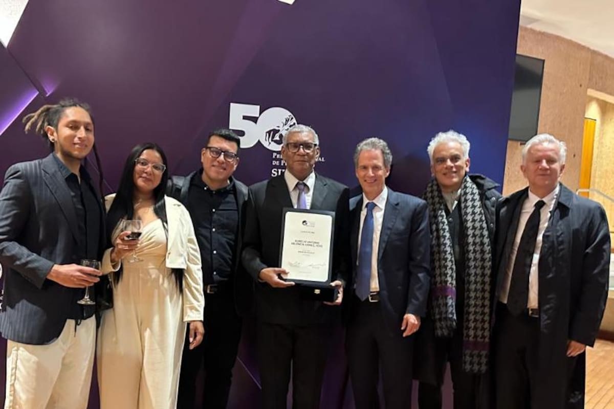 Julián Ortiz, Lina y Javier Valencia; Aurelio Valencia 'Yeyo'; Miguel Cortés Kotal, presidente del grupo Bolívar; Ricardo Lozano y Marco Franco.