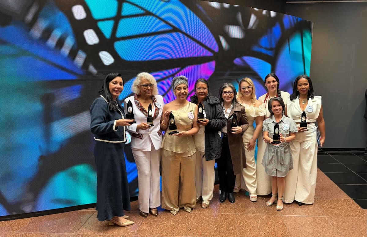 Ellas son algunas de las representantes al Premio Mujer Cafam 2026: Omaira Nelly Buitrago Bohórquez, de Santander;
Norma Lozano Jackson, de Chocó; Aura Reina Bastos, de Norte de Santander; Dunia Tovar, de Huila; Elena Madroñero, de Nariño; Mireya Osorio, de Amazonas; Isis Tijaro, de Magdalena; Ángela Patricia Meza, de Quindío; y Yuliana Burbano, de Cauca.