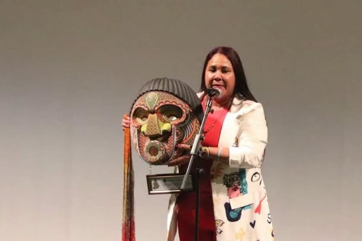 Yuli Velásquez, lideresa de Barrancabermeja y presidenta de FEDEPESAN, recibió el Premio Nacional de Derechos Humanos 2026 en la categoría Defensora del Año.
Suministrada/Vanguardia