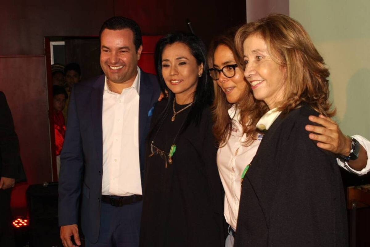 La ceremonia del Premio Compartir - Capítulo Regional Santander se cumplió ayer. La mejor rectora y la mejor docente del departamento contaron con la compañía del Gobernador de Santander y la Ministra de Educación Nacional. (Foto: David Vera / VANGUARDIA LIBERAL)