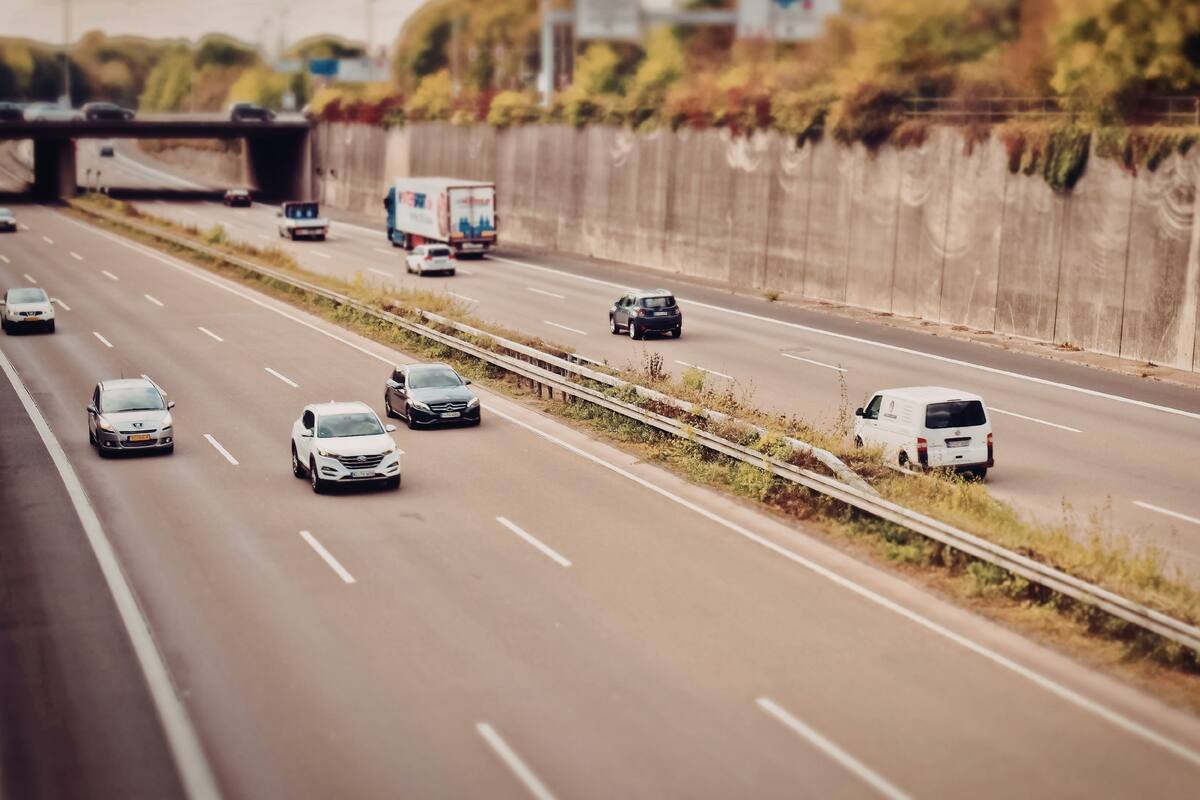 Prepárese para pagar el impuesto vehicular con descuento de 10% hasta el 15 de mayo. | Foto: Vanguardia / Canva.