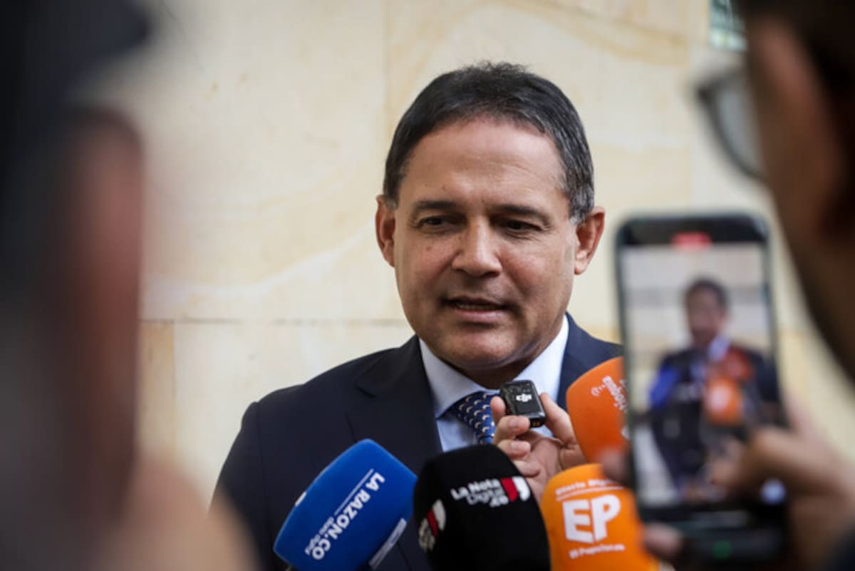 Los senadores Alfredo Deluque y Honorio Henríquez, candidatos a la Presidencia del Senado, ofrecieron declaraciones a los medios de comunicación previo a la elección de la nueva Mesa Directiva del Senado.(Colprensa – Catalina Olaya)