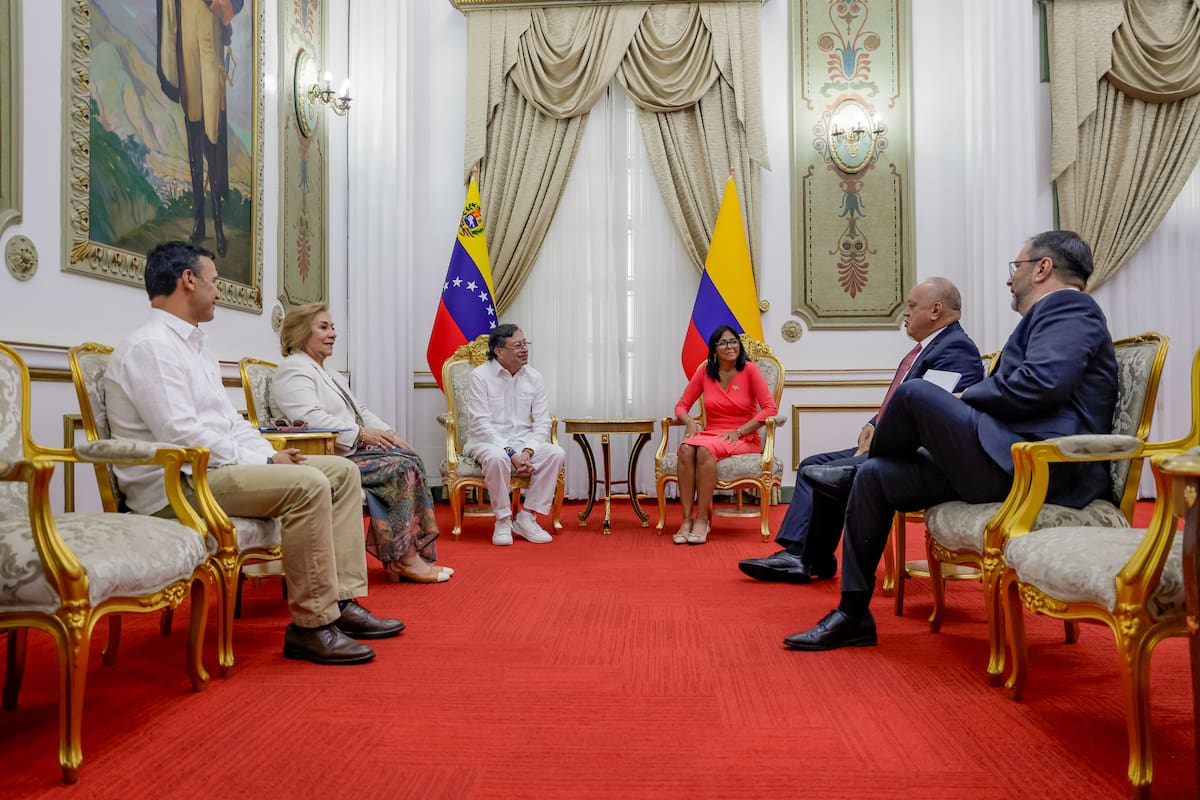 presidente Gustavo Petro y la presidenta interina de Venezuela Delcy Rodríguez (Cortesía: Presidencia de la Republica)