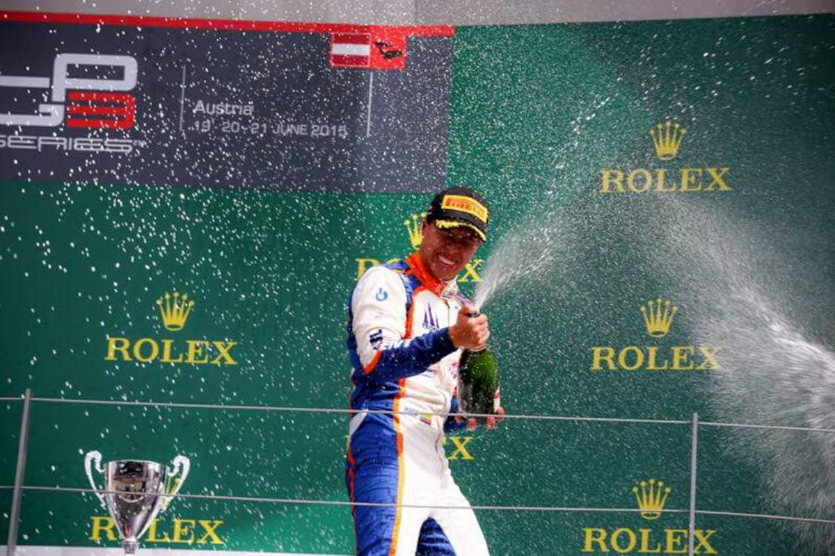 El piloto caleño Óscar Andrés Tunjo, de la escudería italiana Trident, logró ayer su primera victoria en la GP3, la segunda categoría telonera de la Fórmula Uno, en el circuito de Spielberg, Austria. (Foto: Tomada de www.gpseries.com / VANGUARDIA LIBERAL)