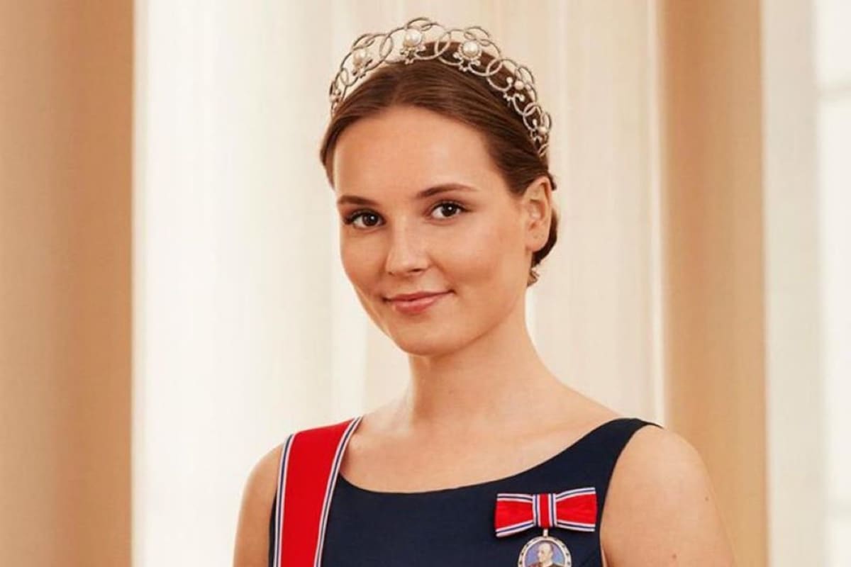 Tras la muerte del rey Harald V y la llegada de Haakon al trono, la princesa Íngrid Alexandra, de 22 años, se convirtió en la heredera directa de la Corona noruega.
