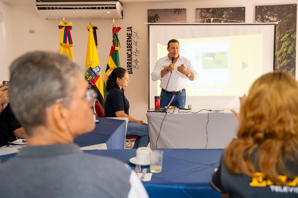 El programa ‘Viviendas solares’ fue socializado con medios de comunicación de Barrancabermeja .
Suministrada/Vanguardia