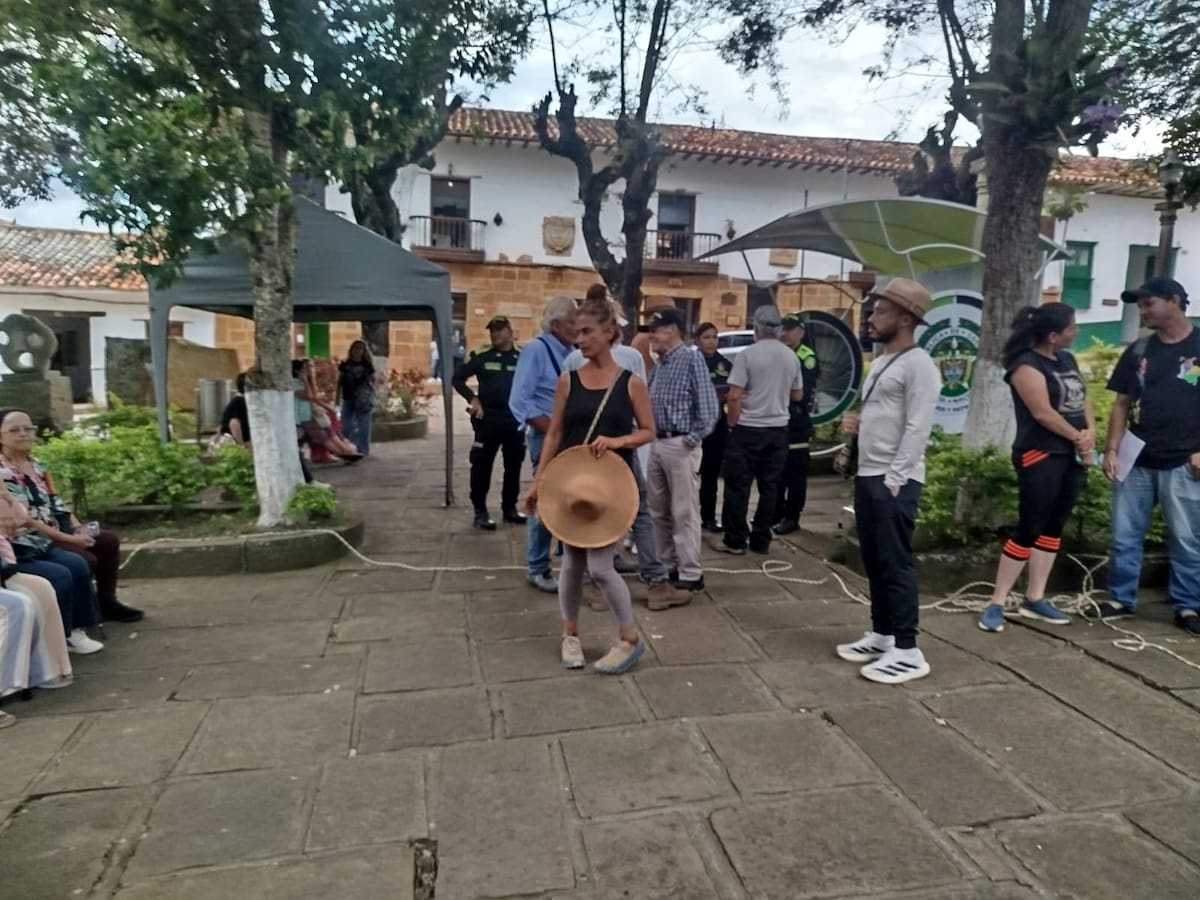 La comunidad organizó una protesta en la tarde del martes por la crisis de agua.
