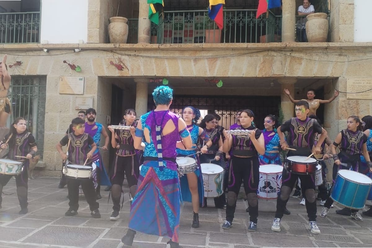Artistas protestaron frente a la alcaldía de San Gil por falta de apoyo a las actividades de Sanfest.