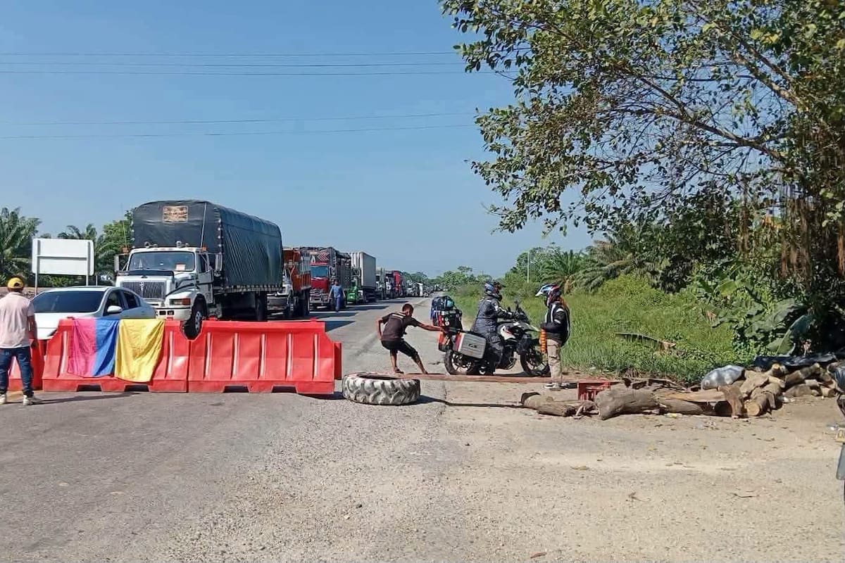 Comunidades del Bajo Rionegro completan nueve días de proytesta y bloqueos en la vía Lizama-San Alberto. Exigen respuestas por parte de la Gobernación de Santander.
Suministrada/vanguardia