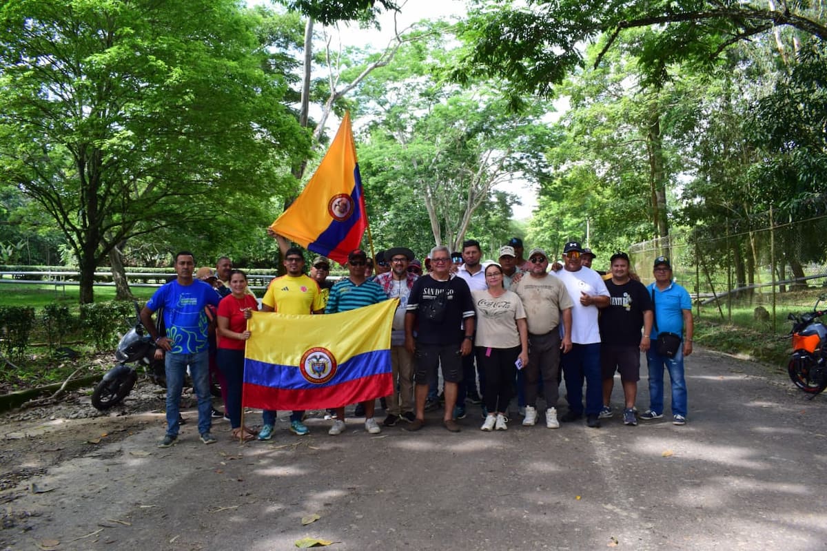 La comunidad de Sabana de Torres mantiene bloqueos en inmediaciones del Campo Provincia, donde reclama claridad sobre el futuro de una campaña de workover socializada semanas atrás.
Suministrada/Vanguardia