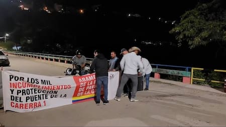 Con acuerdos levantaron la protesta en la carrera primera de San Gil por obra de pavimentación