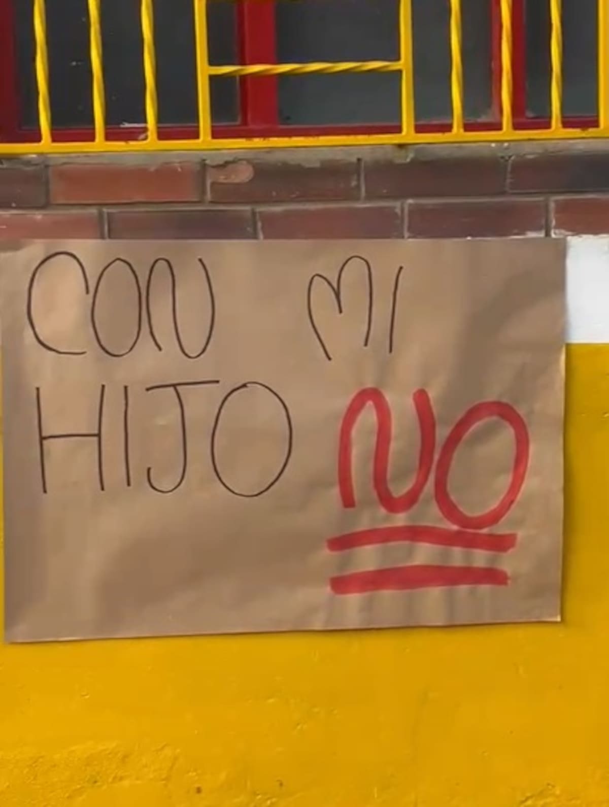 La comunidad educativa del Colegio Luis Camacho Gamba insiste en las denuncias.