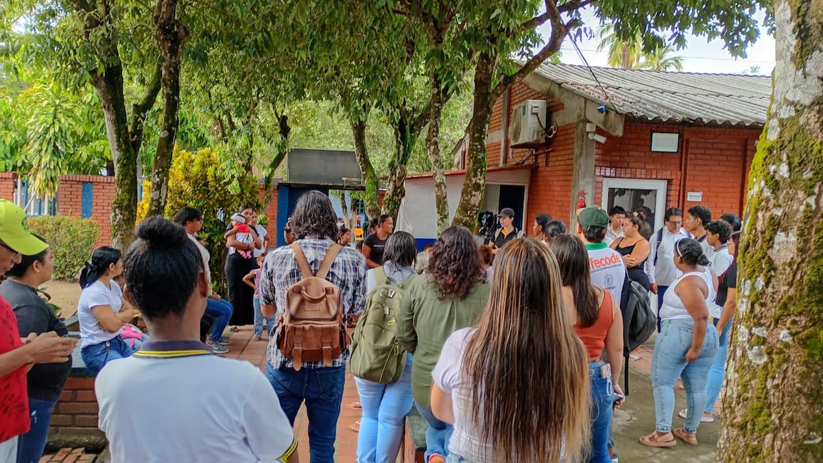 Estudiantes de las sedes educativas de la vereda Campo Gala y el corregimiento Ciénaga del Opón se declararon en cese de actividades. Exigen inversión en sus colegios.
Suministrada/Vanguardia