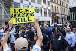 Trump declara a Chicago como “zona de guerra” tras arremetida por redadas migratorias
