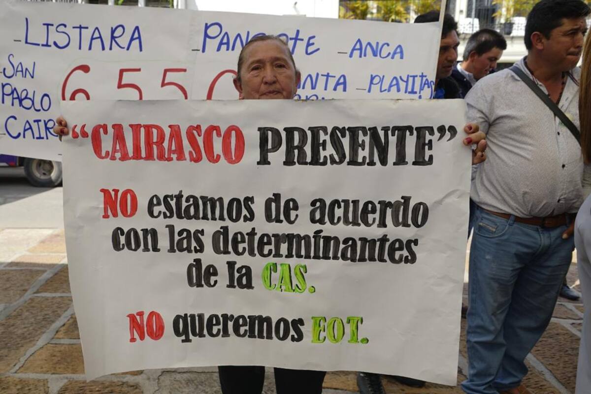 Los campesinos de San Andrés (Santander) realizaron varias protestas este año frente a la CAS en San Gil, para pedir la revocatoria de la concertación ambiental del EOT.