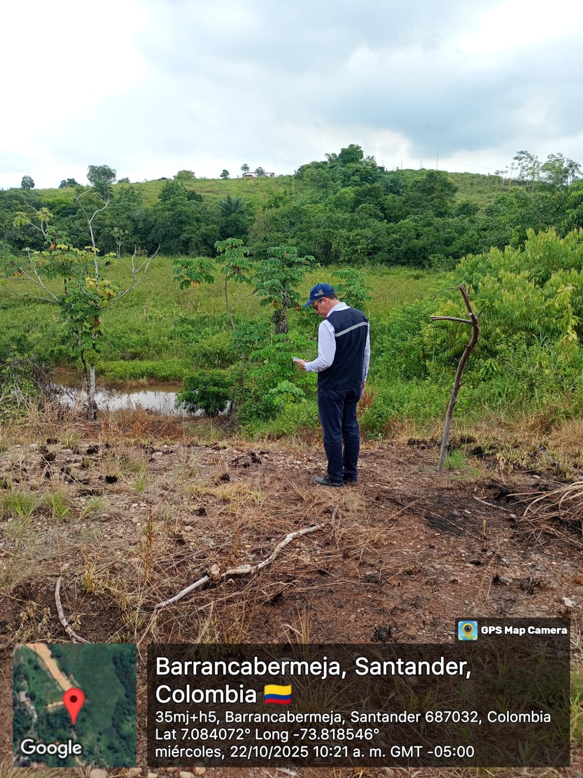 Los pescadores adelantaron una protesta para exigir que se adelante a cabalidad labores de descontaminación en la ciénaga San Silvestre, afectada por un derrame de gasolina en octubre del año pasado.
Suministrada/Vanguardia